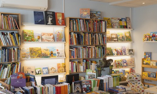 Ens ajudes a fer créixer la llibreria Isop?