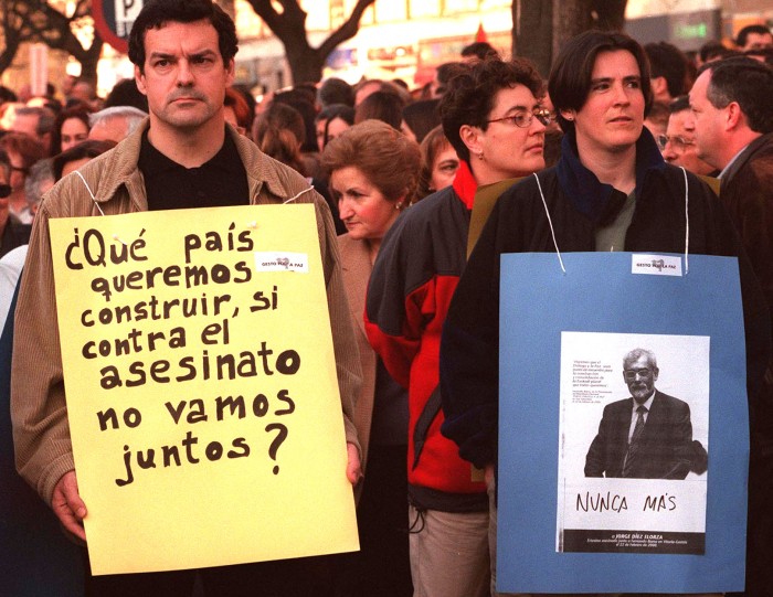 4.-20000226-el-correo-manifestacion-buesa-vitoria.