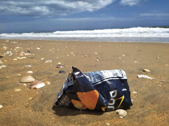 50 cofinanciadores y 90 kilos de plástico menos en nuestras costas